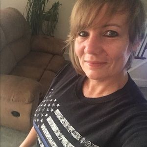 Meet your Posher, Lorie